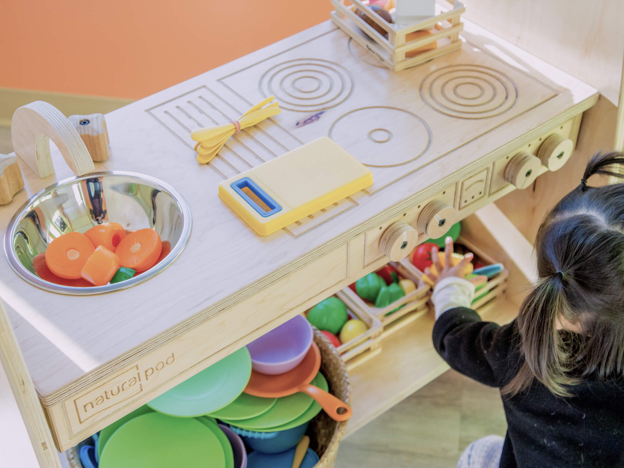Should I buy a Wooden or Plastic Kitchen Playset?